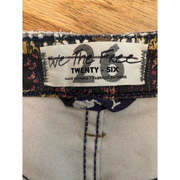 We The Free Women's Paisley Print Distressed Denim High-Waisted Shorts Size 26 - Picture 6 of 10